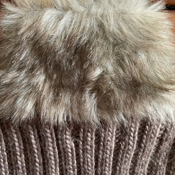 Kenar Faux Fur & Cable Knit Zip Front Vest - Picture 10 of 14